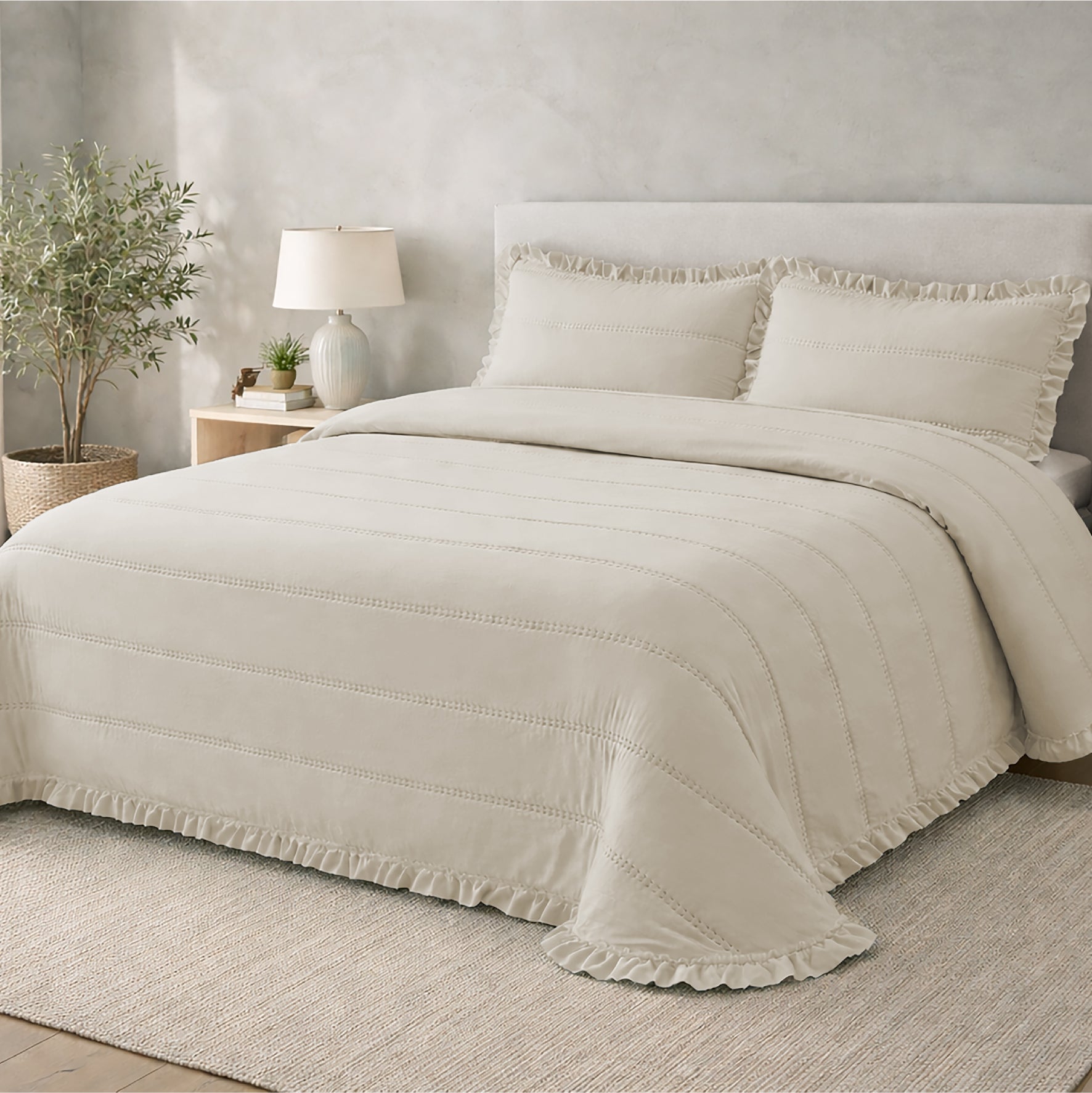 Victorio & Lucchino – Colcha Lavada Termosellada con Volante - Modelo Lorena - Beige