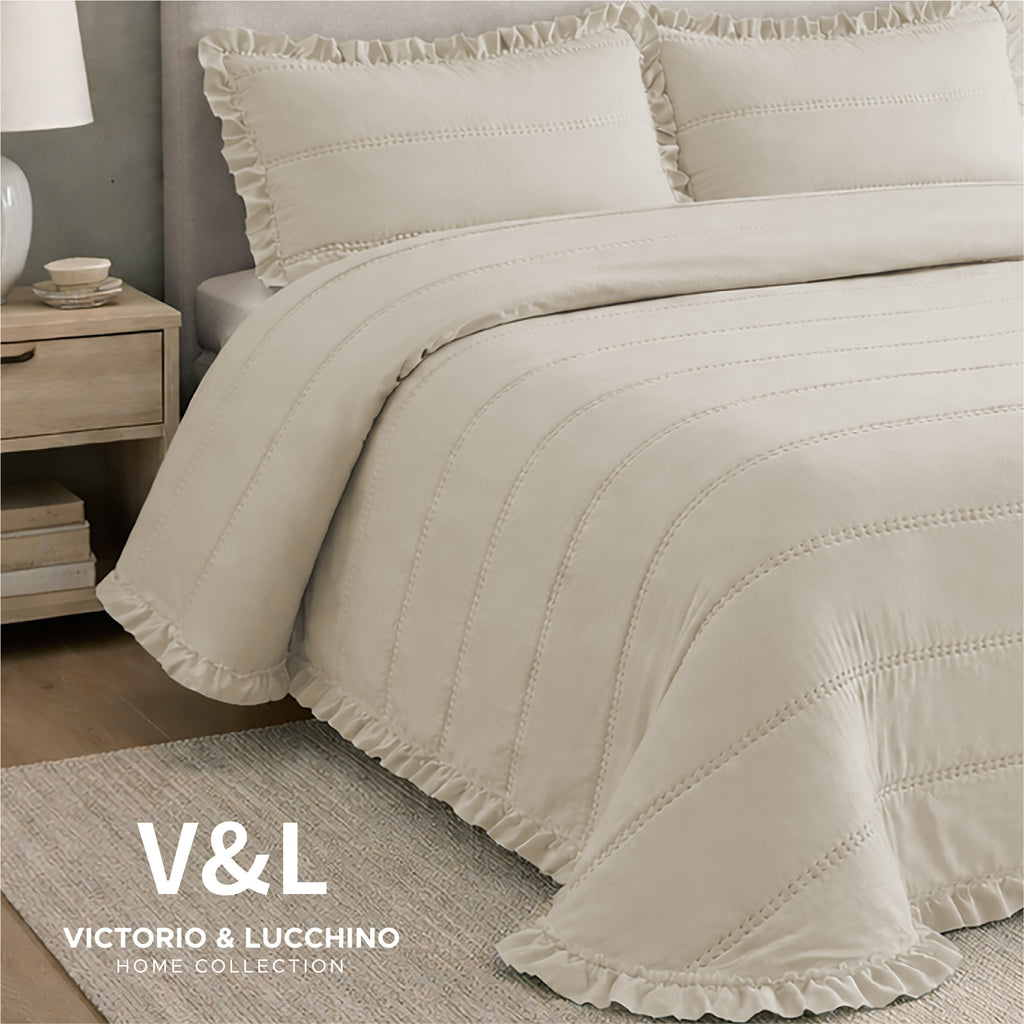 Victorio & Lucchino – Colcha Lavada Termosellada con Volante - Modelo Lorena - Beige