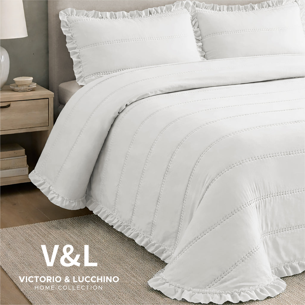 Victorio & Lucchino – Colcha Lavada Termosellada con Volante - Modelo Lorena - Blanco